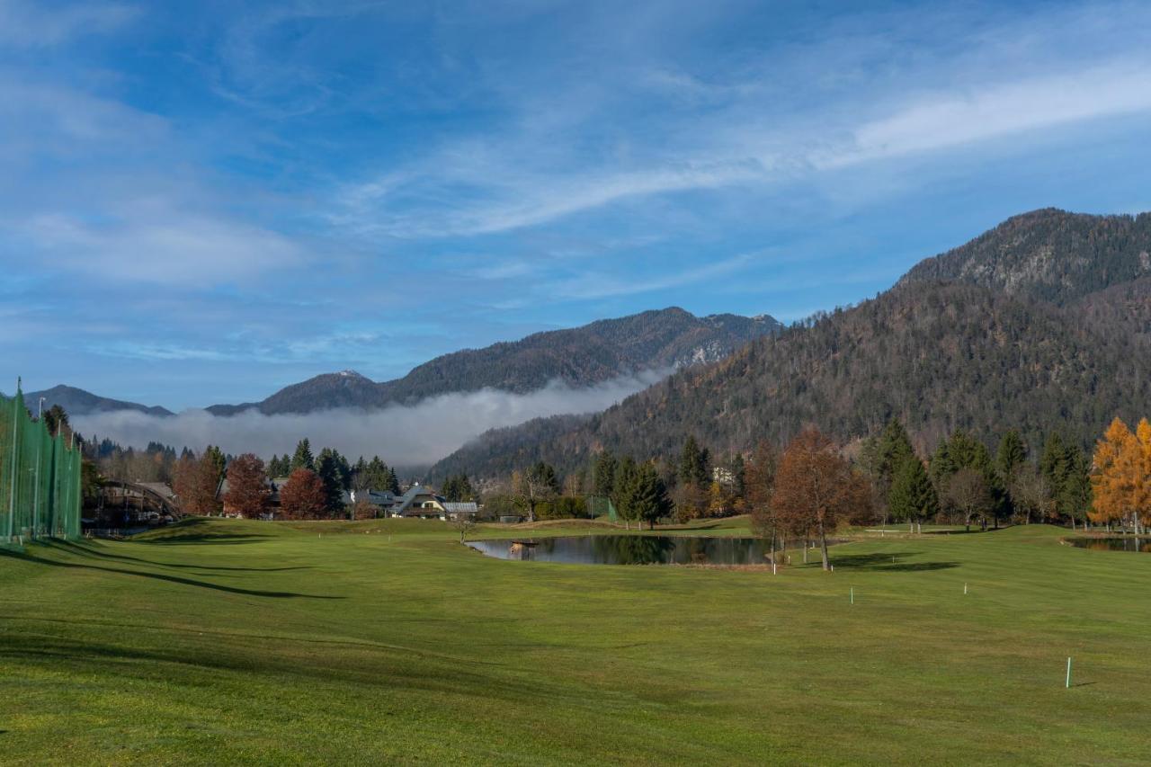 Golf View Apt With Parking And Mountain View! Apartment Tarvisio Bagian luar foto