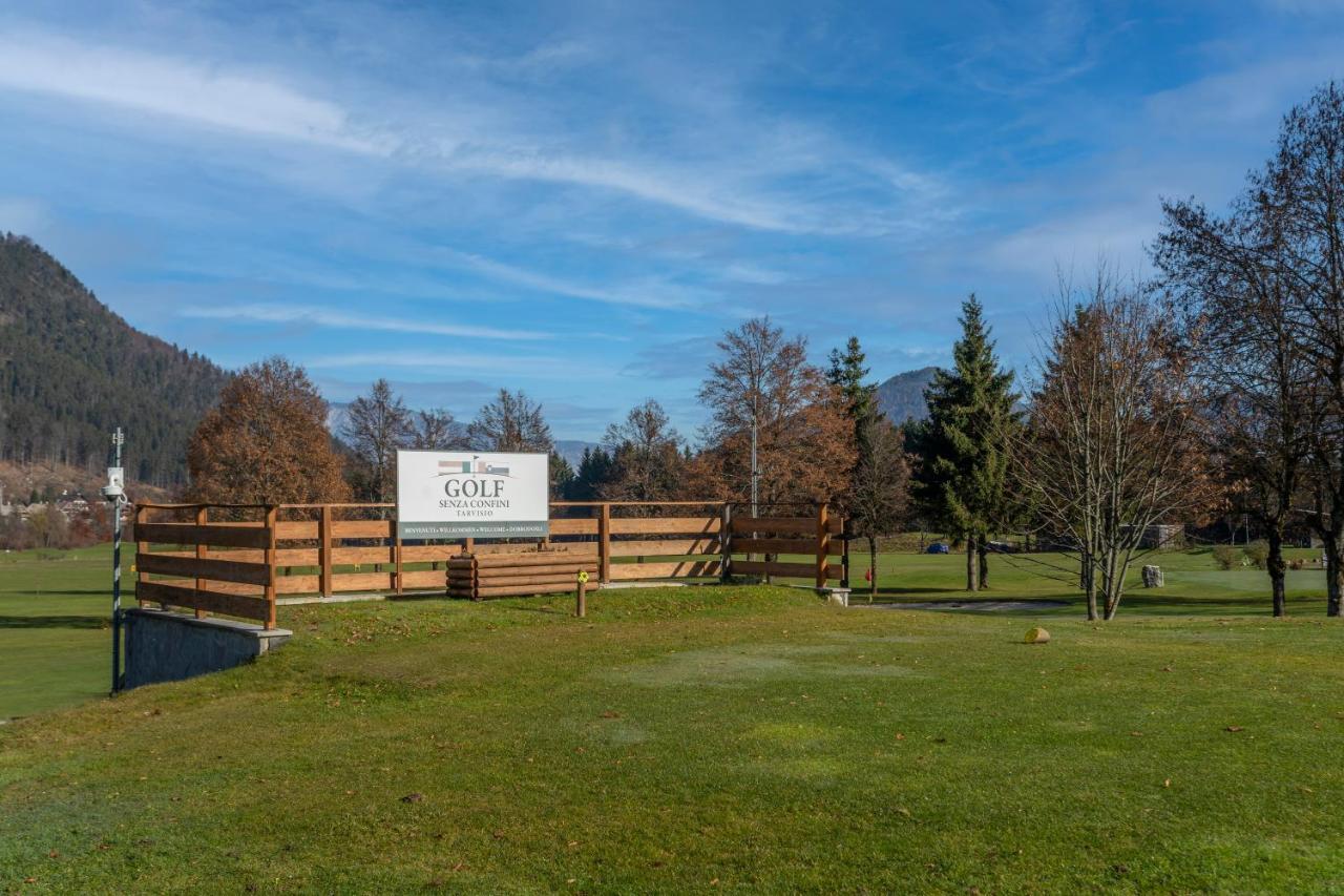 Golf View Apt With Parking And Mountain View! Apartment Tarvisio Bagian luar foto