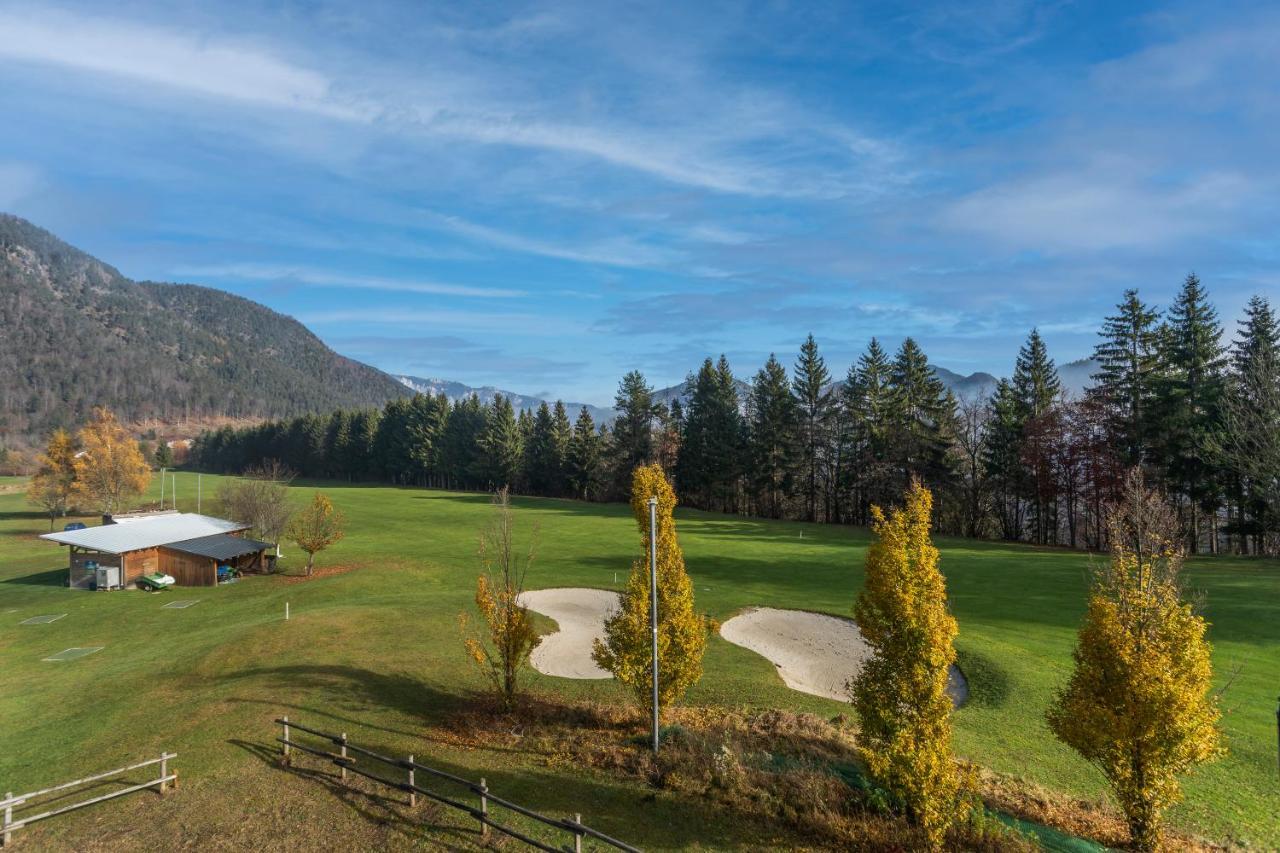 Golf View Apt With Parking And Mountain View! Apartment Tarvisio Bagian luar foto